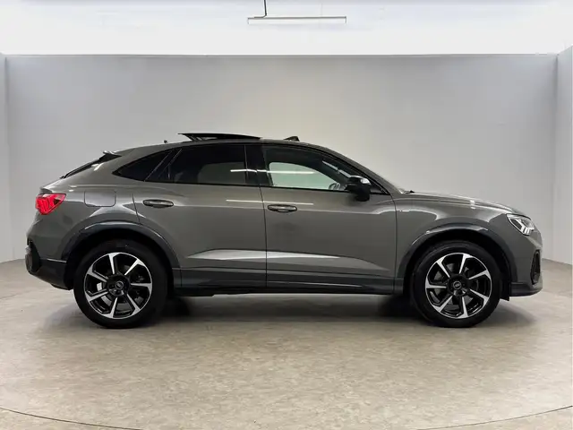 Audi Q3 view 11