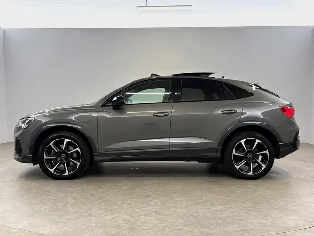 Audi Q3 view 12