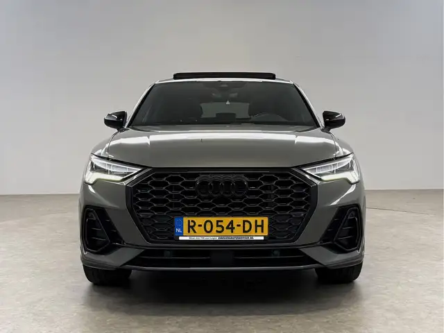 Audi Q3 view 9