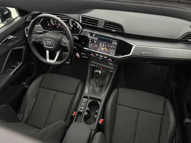 Audi Q3 view 14
