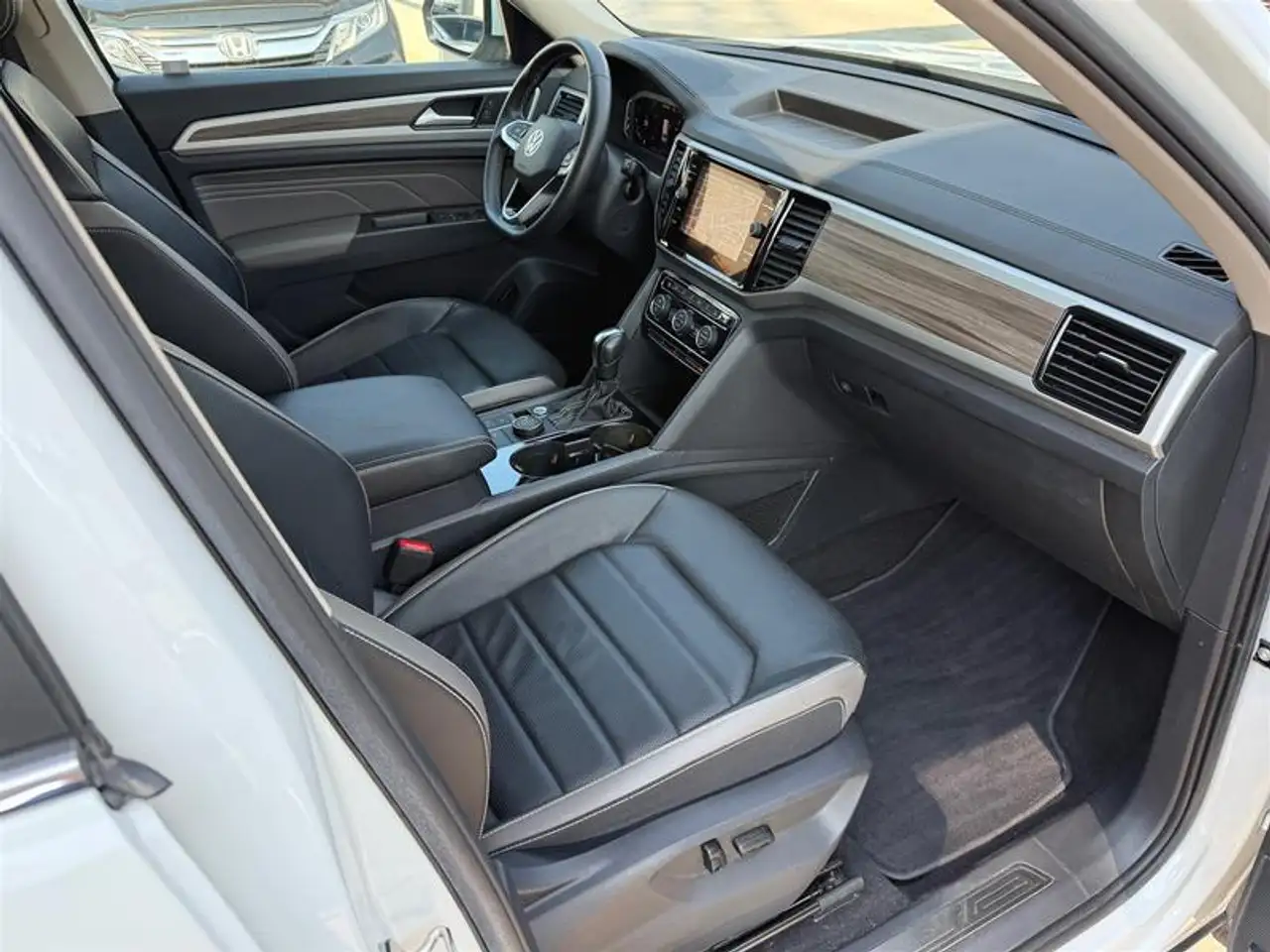 Volkswagen Atlas photo Volkswagen Atlas
