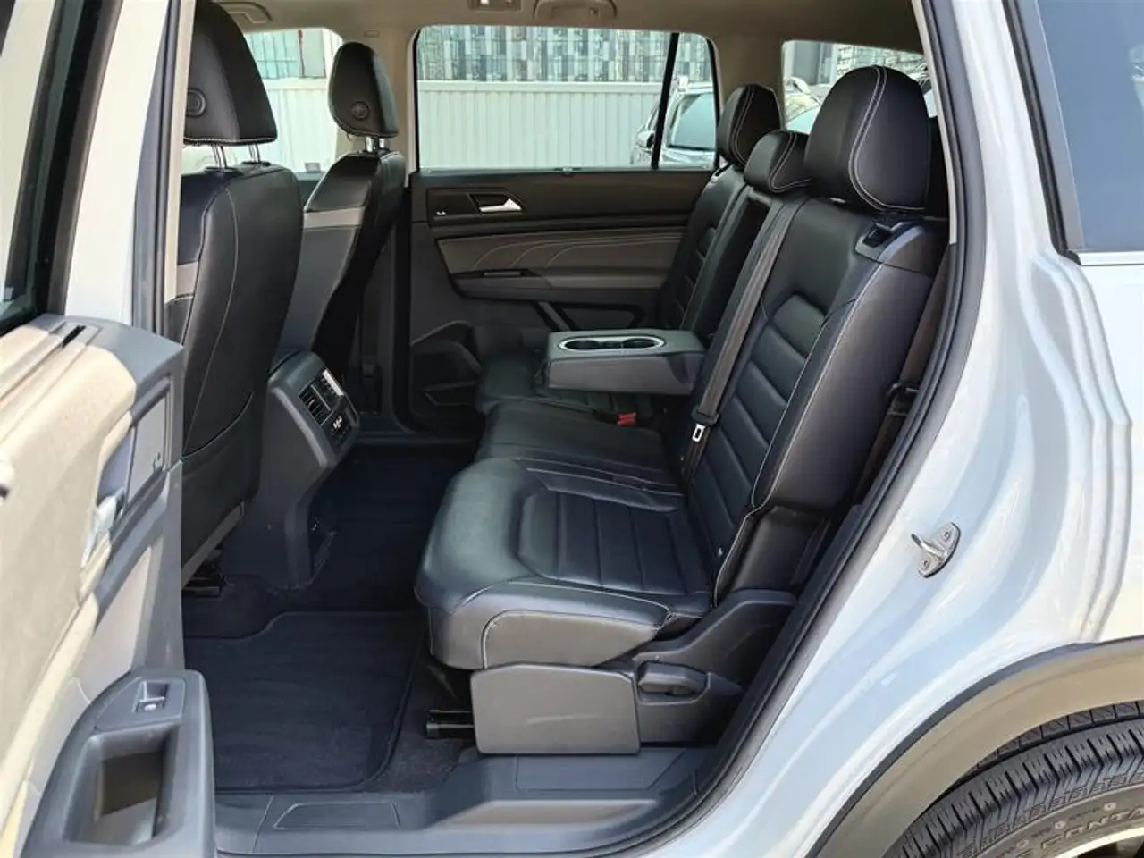Volkswagen Atlas photo Volkswagen Atlas
