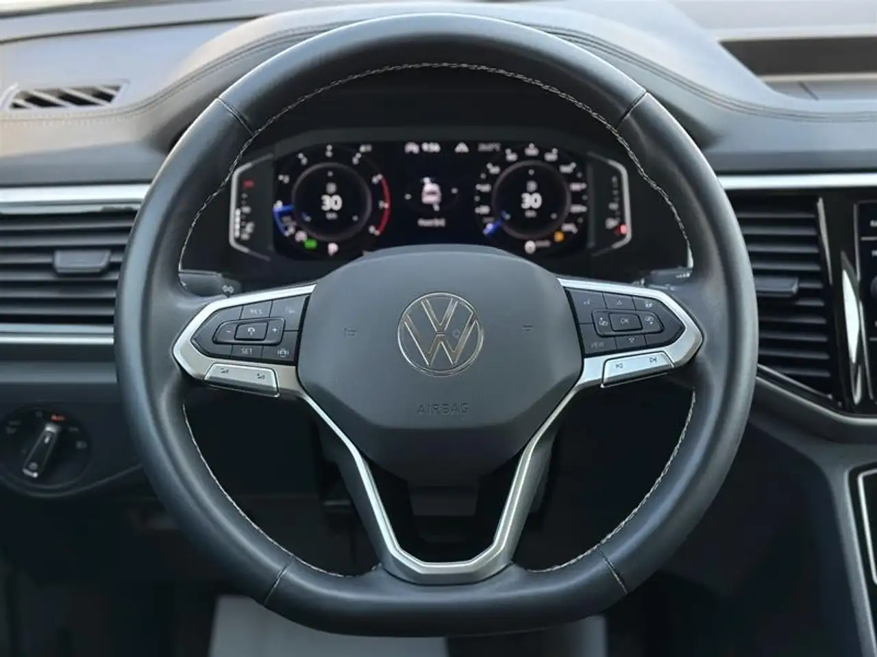 Volkswagen Atlas photo Volkswagen Atlas