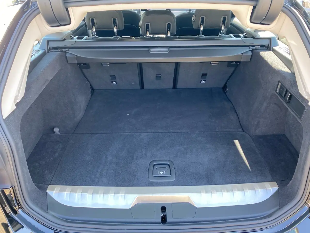 BMW 330 e Touring Advantage DAB LED WLAN Tempomat 12