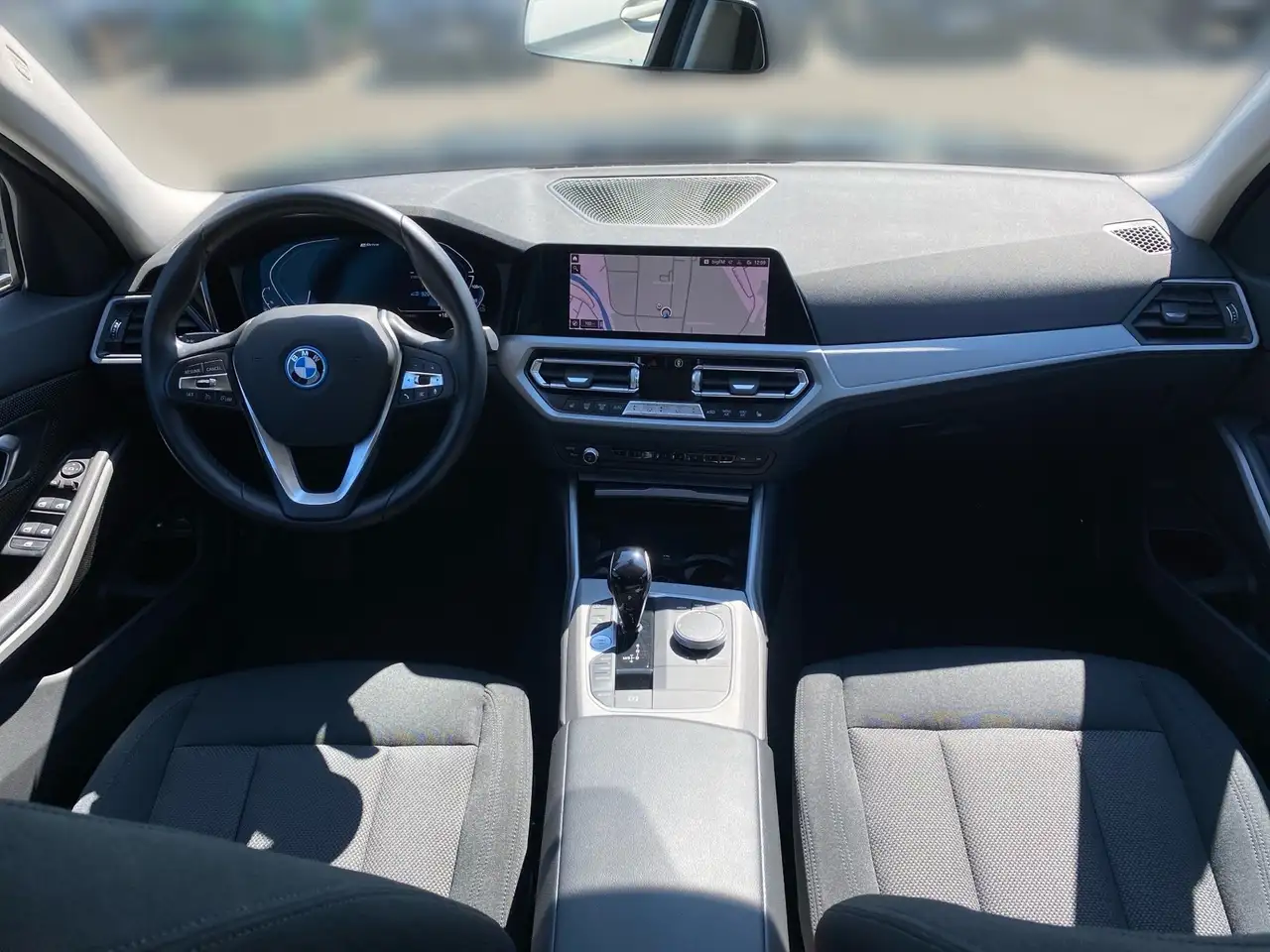 BMW 330 e Touring Advantage DAB LED WLAN Tempomat 10