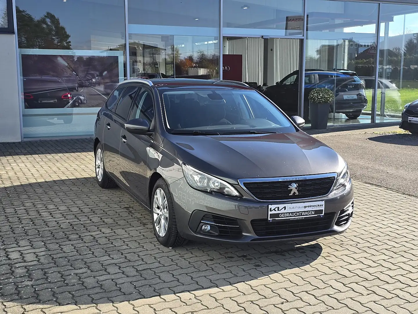 Peugeot 308 SW 1,2 PureTech 130 Style S&S Grau - 2