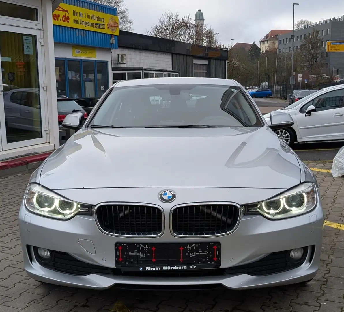 BMW 318 d Touring*2.Hd*Temp*AHK*BiXen*2xPDC*Tüv05.27* Silber - 2