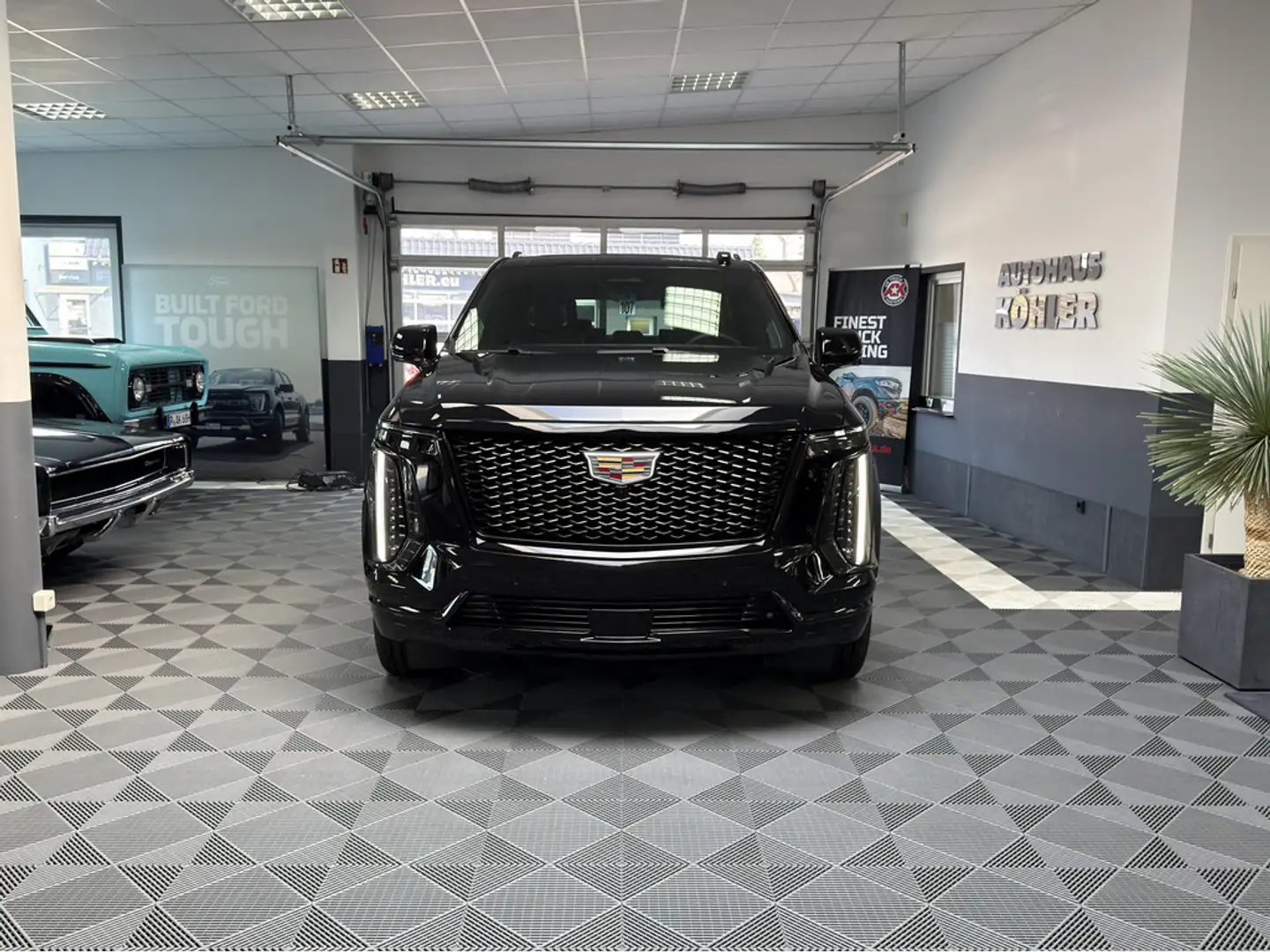 Cadillac Escalade Sport Platinum Black SUV 2026 22" AKG Voll Schwarz - 2