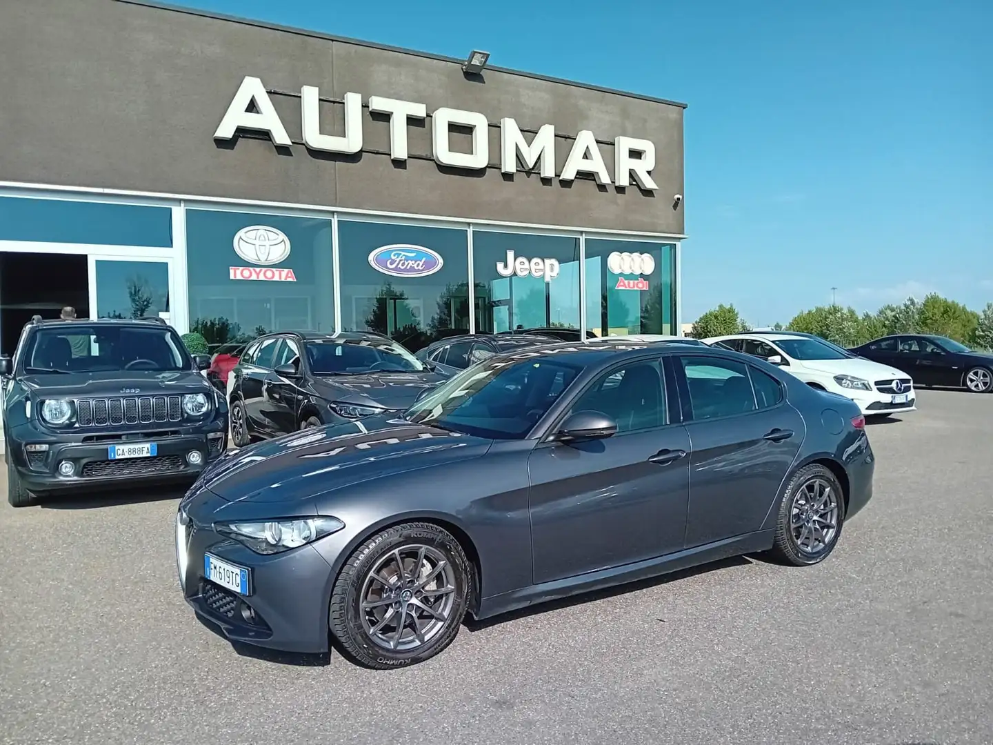 Alfa Romeo Giulia 2.2 t Business 180cv Auto E6 Grigio - 1