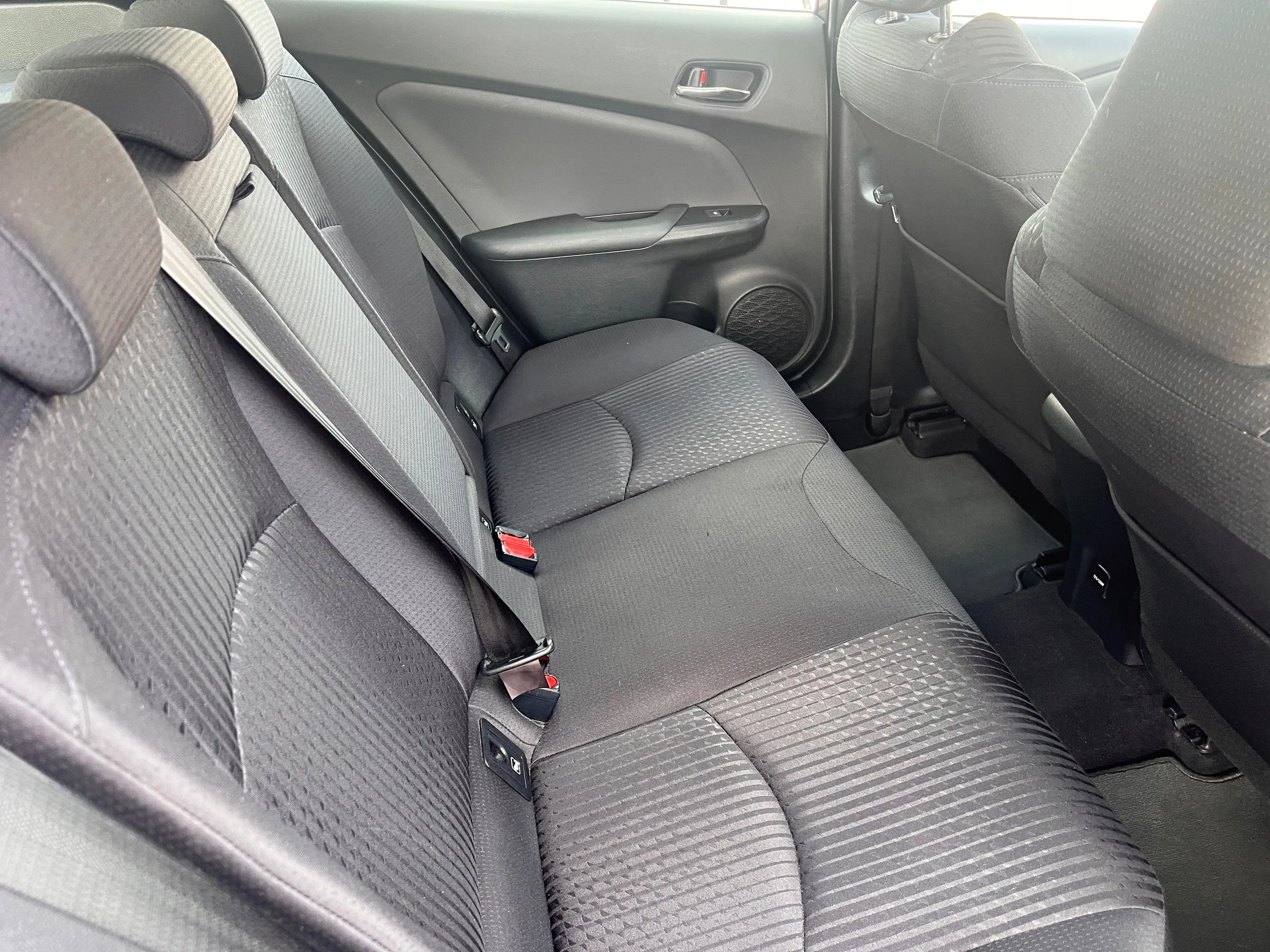 Toyota Prius Prius Hybrid 1.8i VVT-i Lounge CVT — photo 11