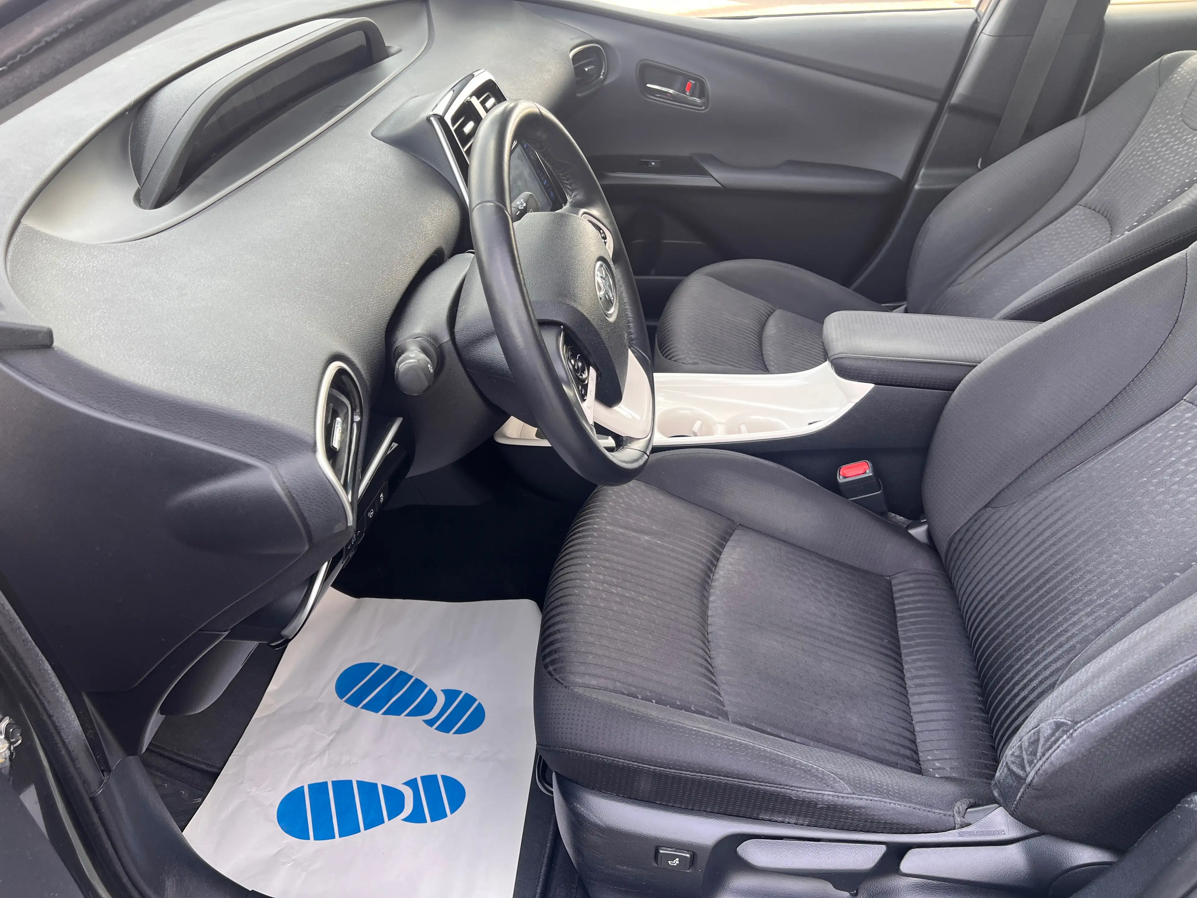 Toyota Prius Prius Hybrid 1.8i VVT-i Lounge CVT — photo 7