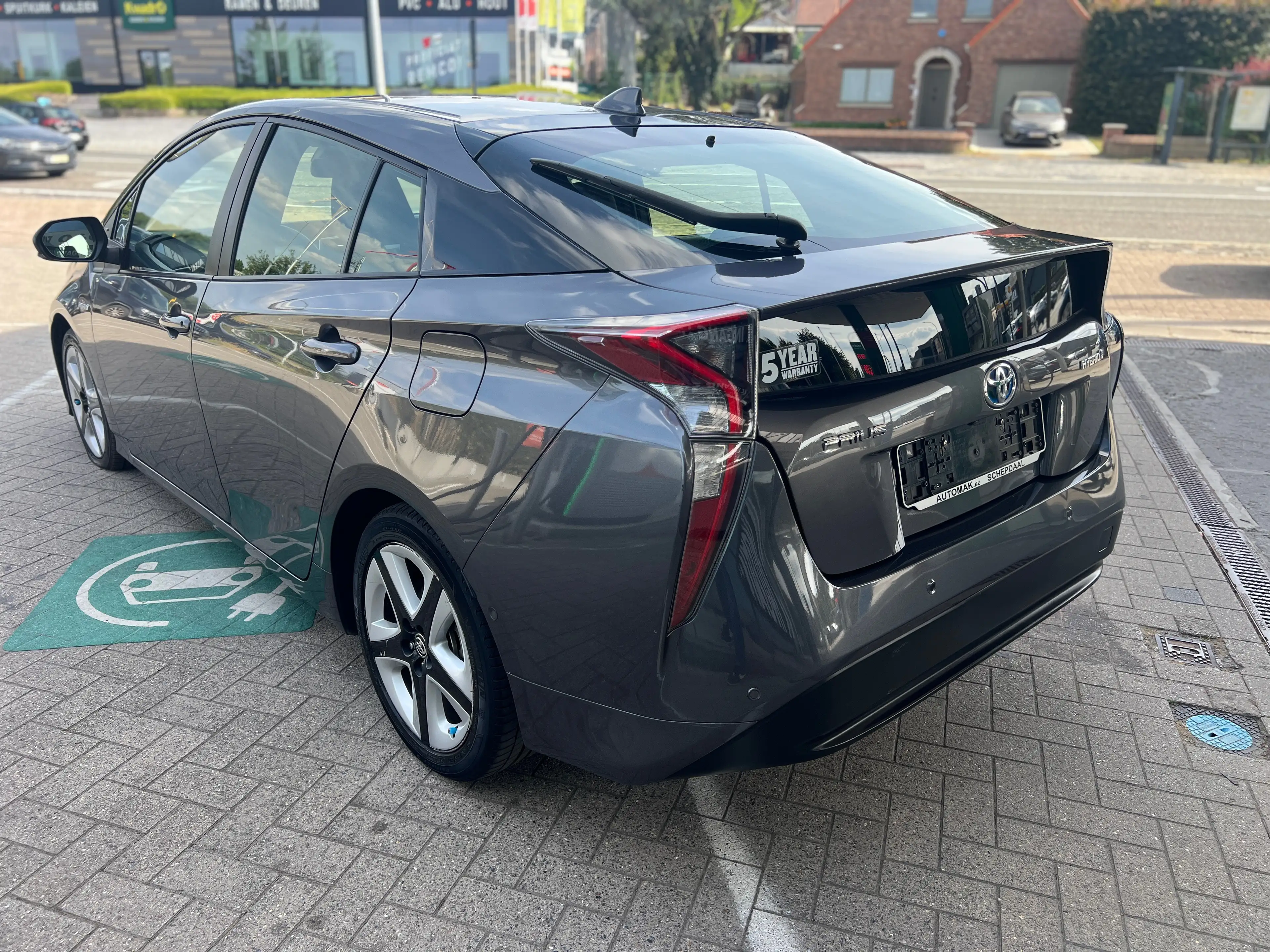 Toyota Prius Prius Hybrid 1.8i VVT-i Lounge CVT — photo 3