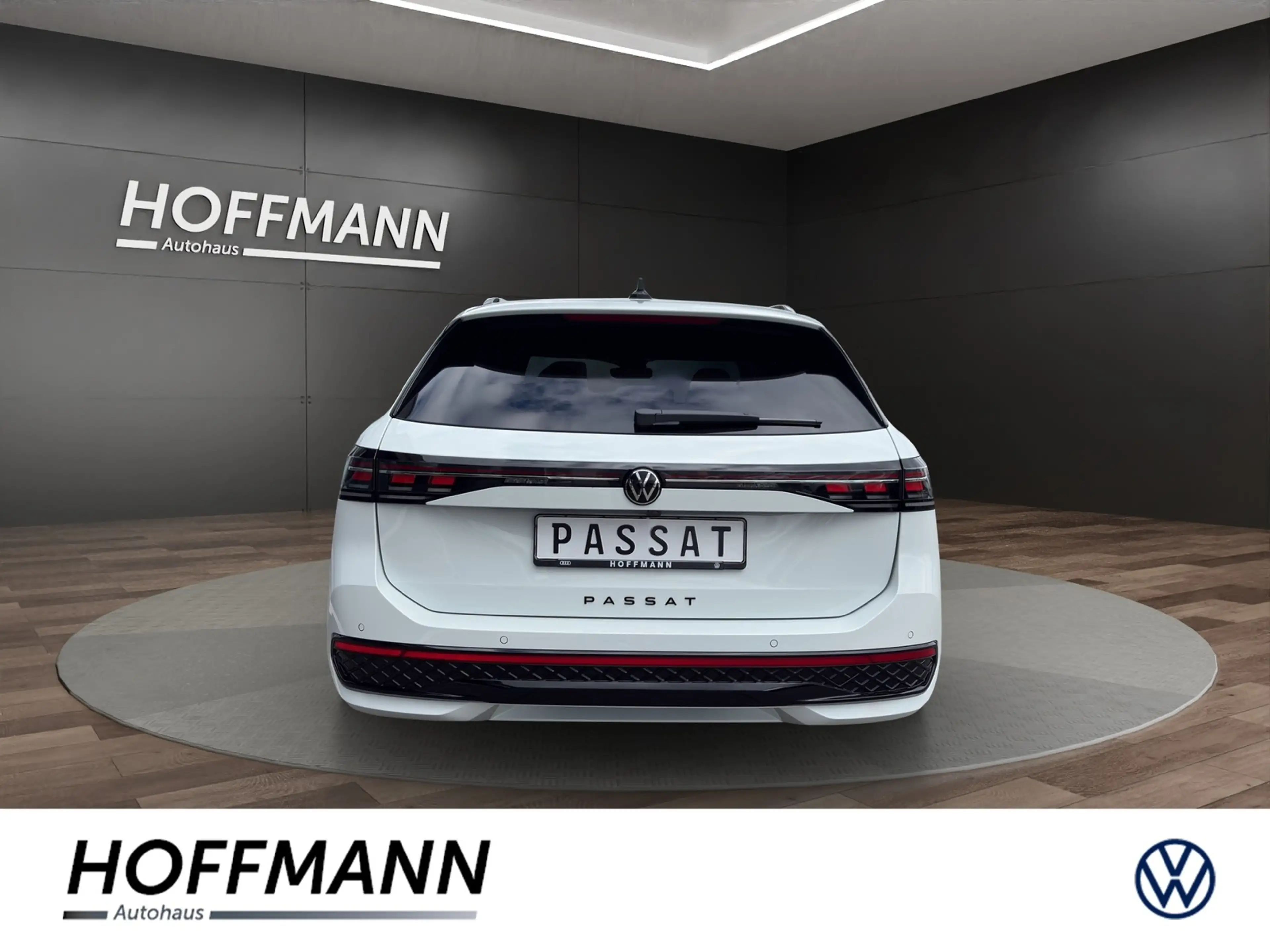Volkswagen Passat Variant 1.5 TSI eHybrid R-Line DSG AHK+DCC+Keyless — photo 4