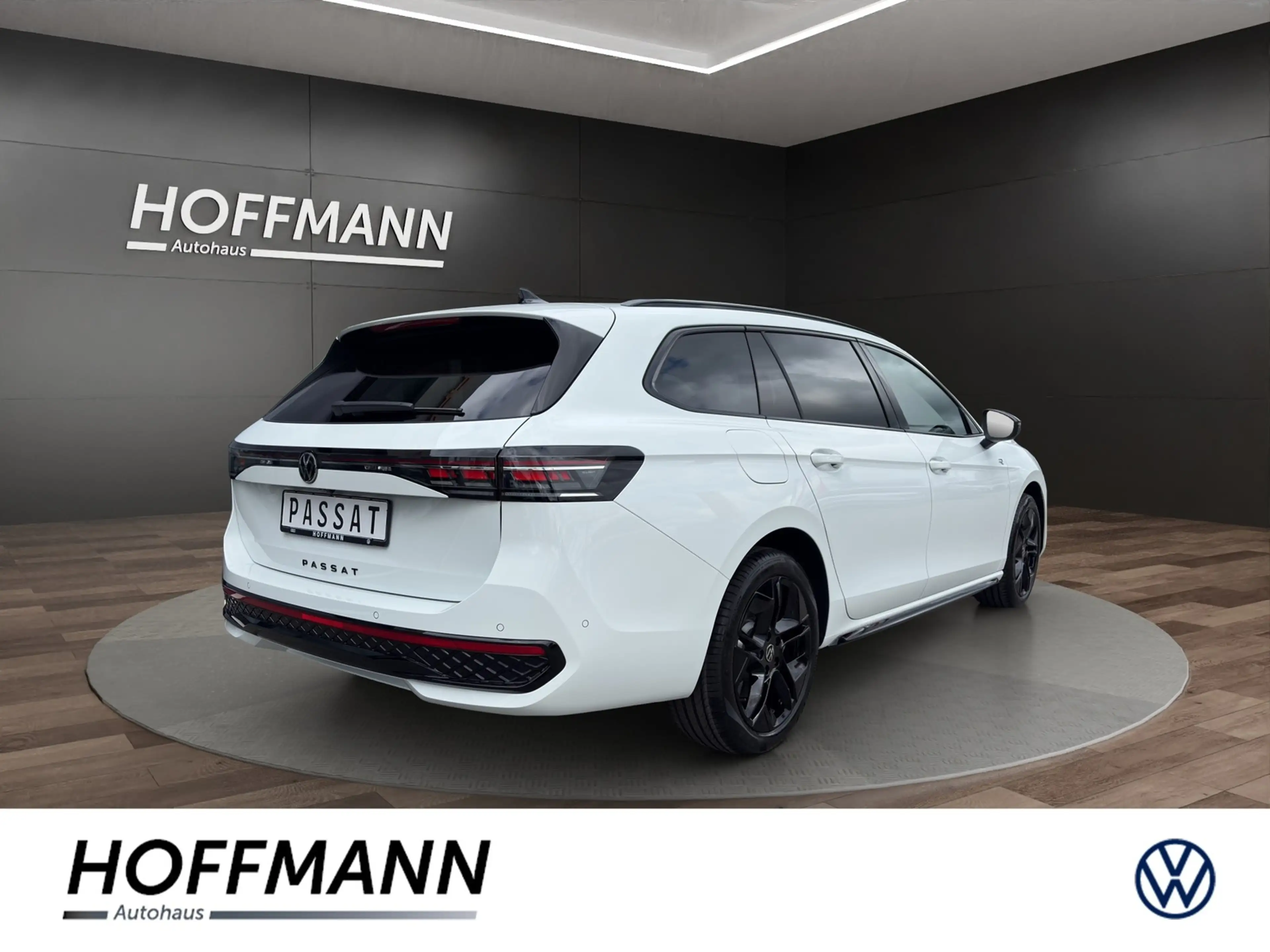 Volkswagen Passat Variant 1.5 TSI eHybrid R-Line DSG AHK+DCC+Keyless — photo 2
