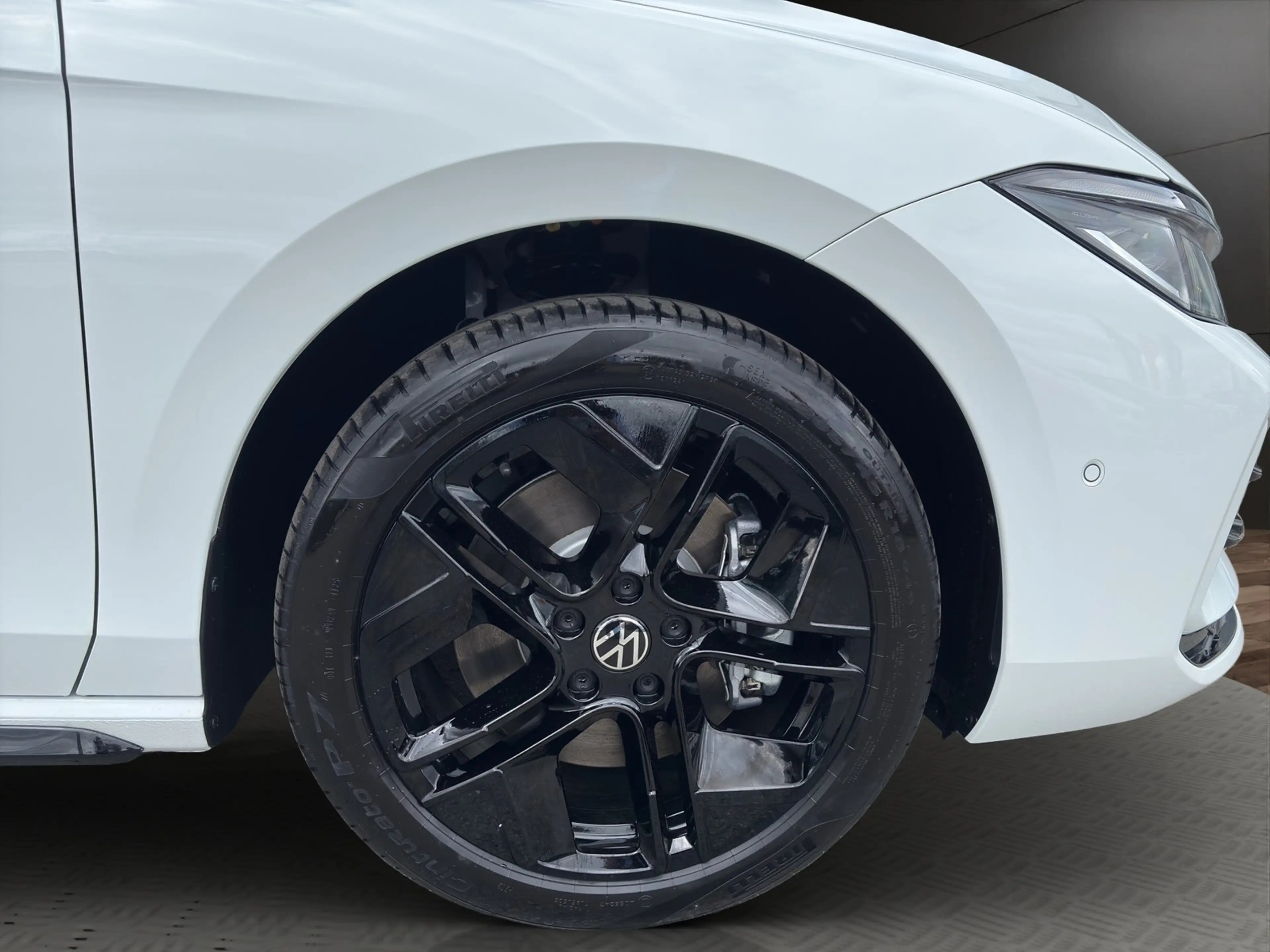 Volkswagen Passat Variant 1.5 TSI eHybrid R-Line DSG AHK+DCC+Keyless — photo 6