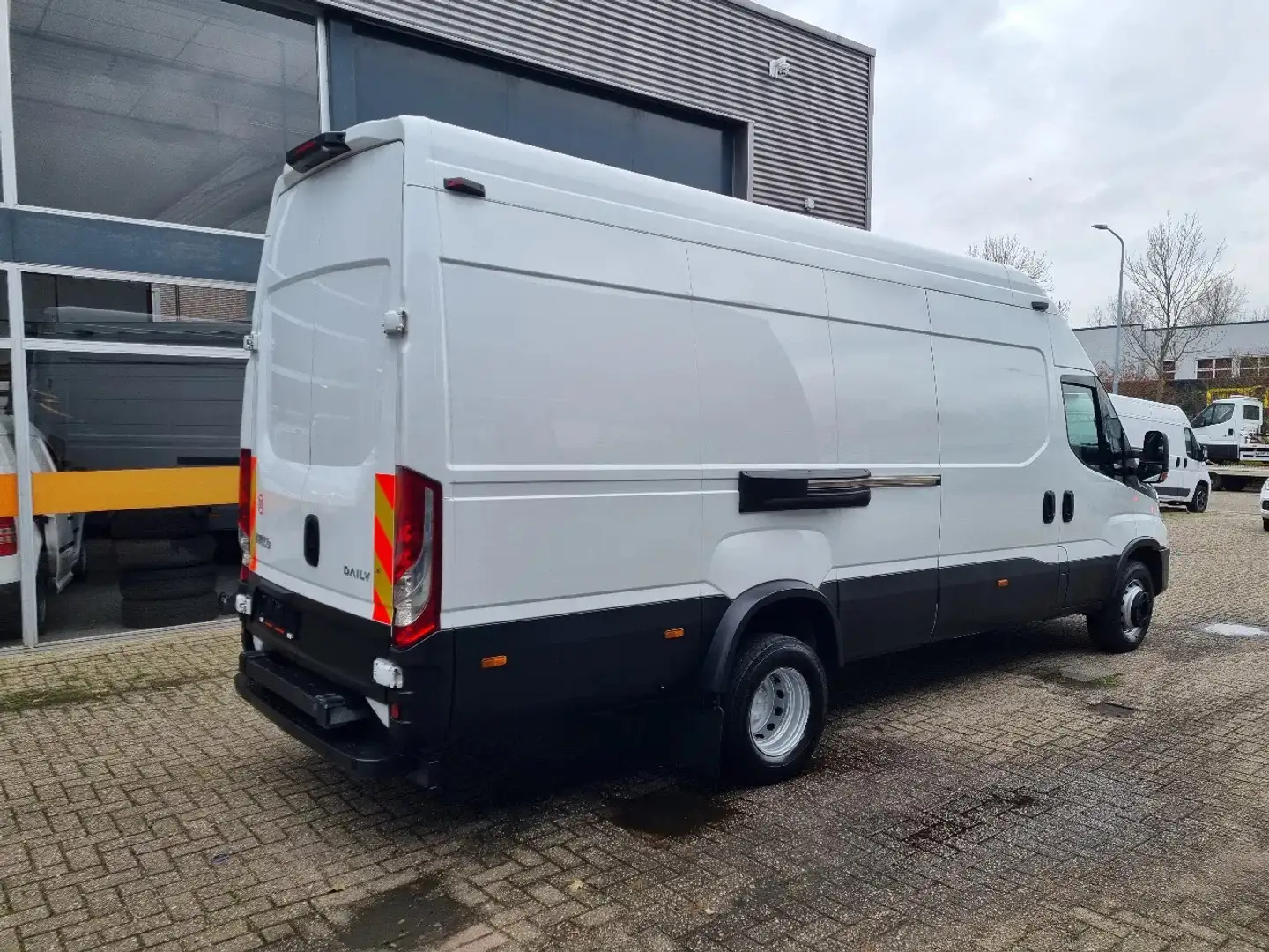 Iveco Daily 70C18 3.0D L4H3 Hi-Matic Euro 6 GVW 7000 kg Blanc - 2