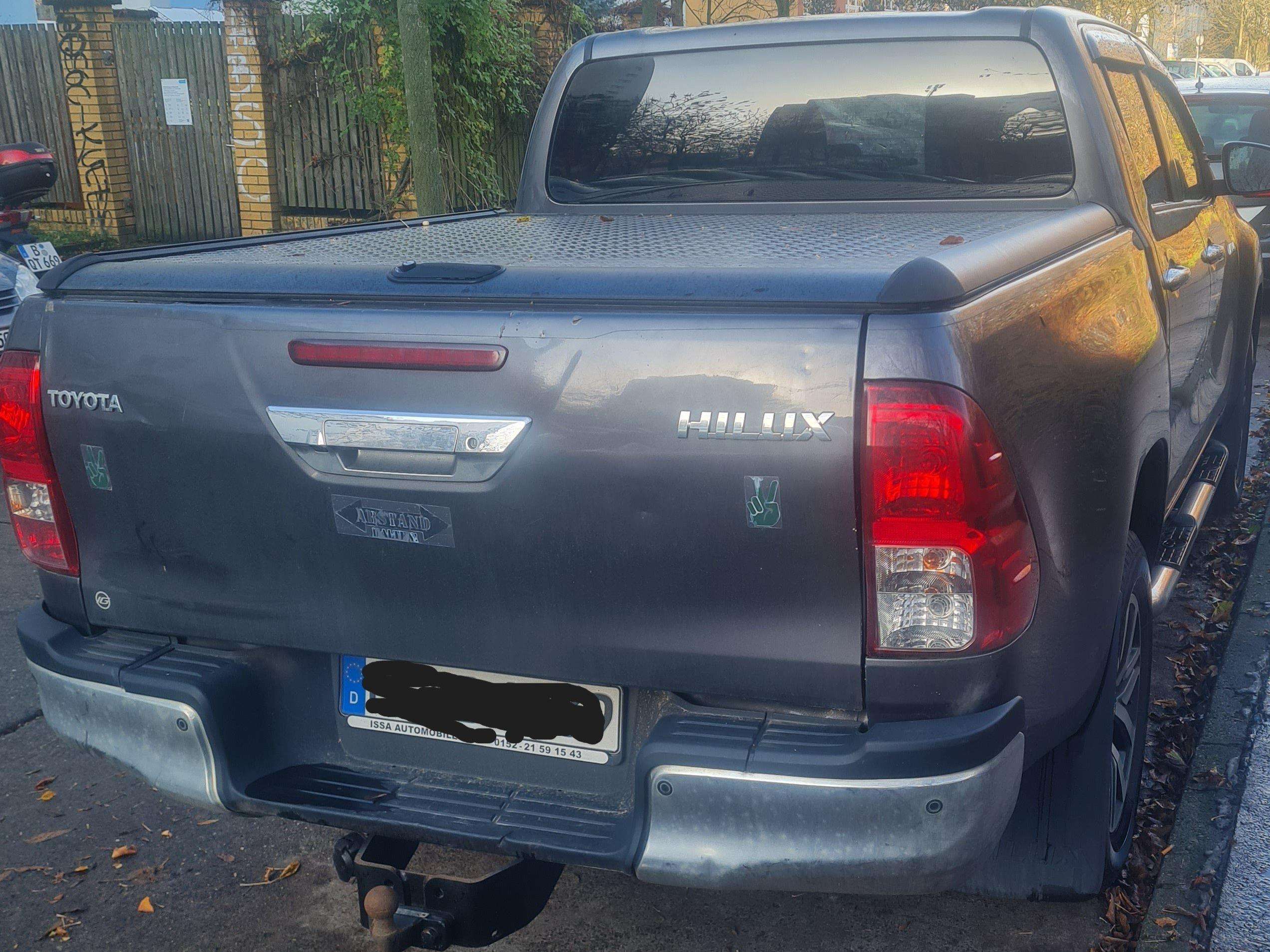 Second hand Toyota Hilux 2.4