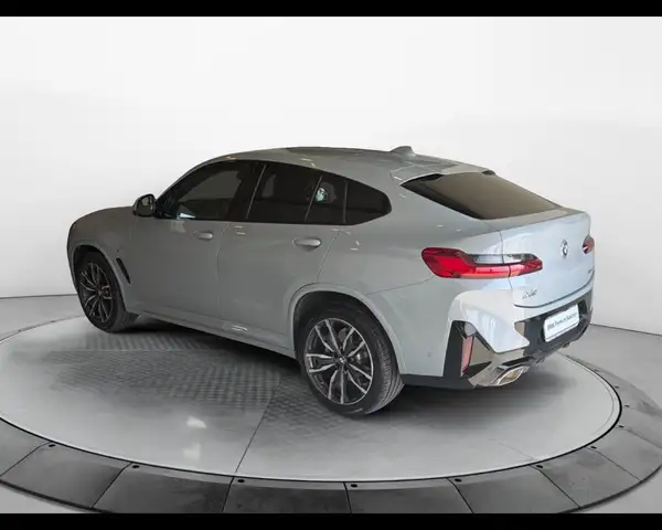 BMW X4 view 8