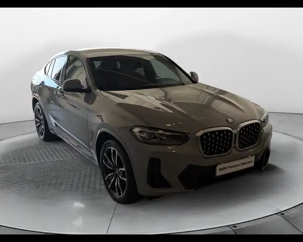 BMW X4 view 4
