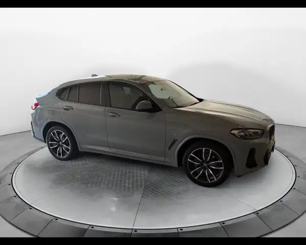 BMW X4 view 5