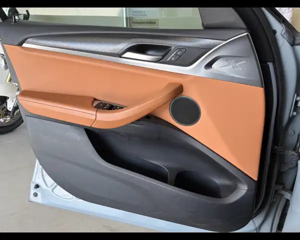 BMW X4 view 13