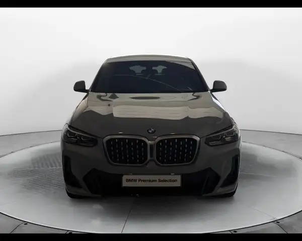 BMW X4 view 3