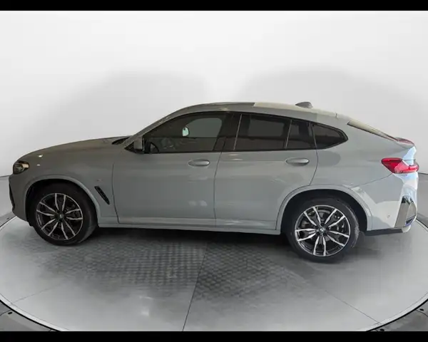 BMW X4 view 9