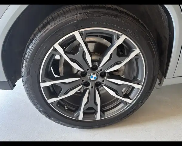 BMW X4 view 10