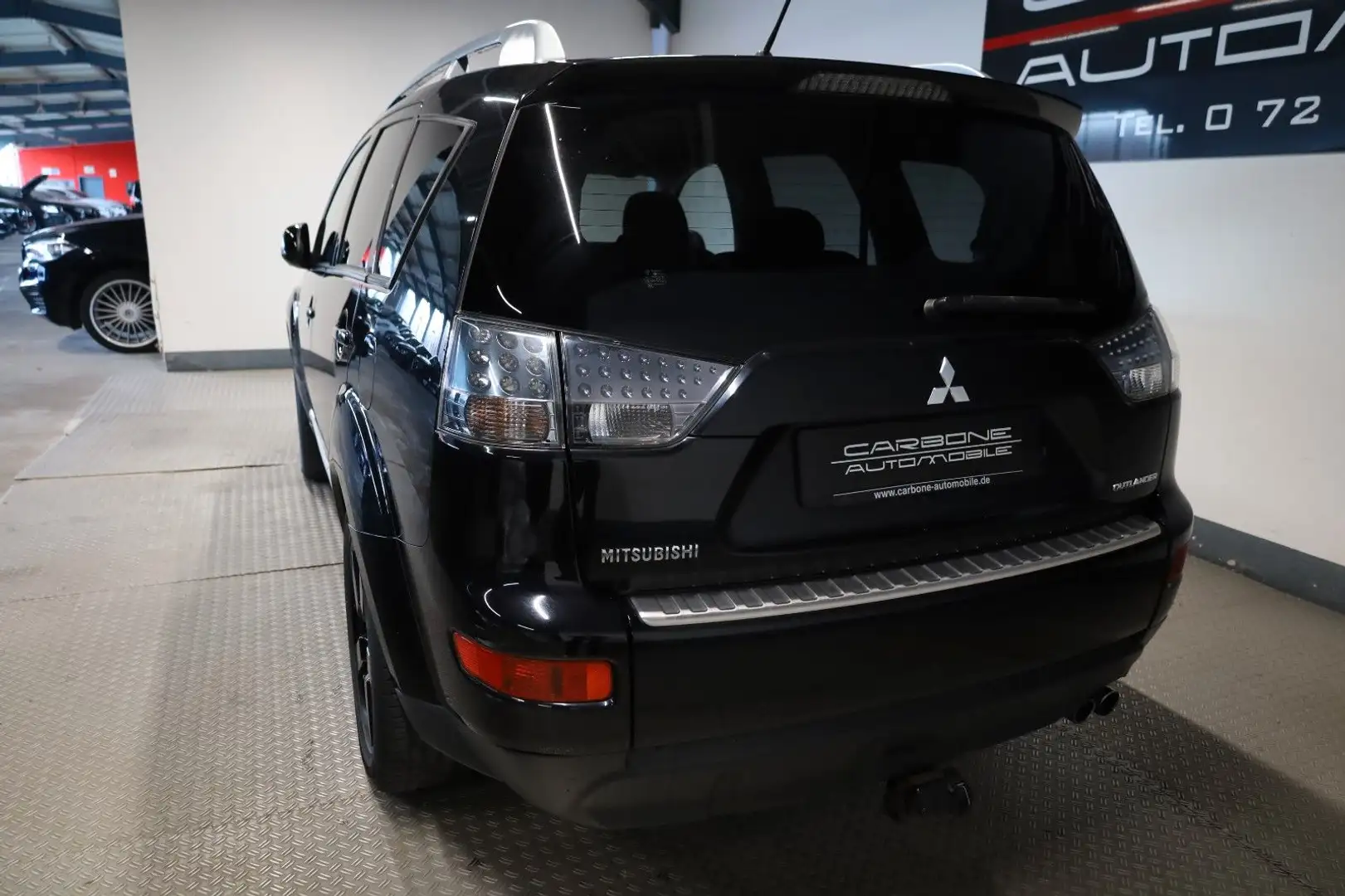 Mitsubishi Outlander 2.0 DI-D Intense**7-Sitzer+AHK** Schwarz - 2