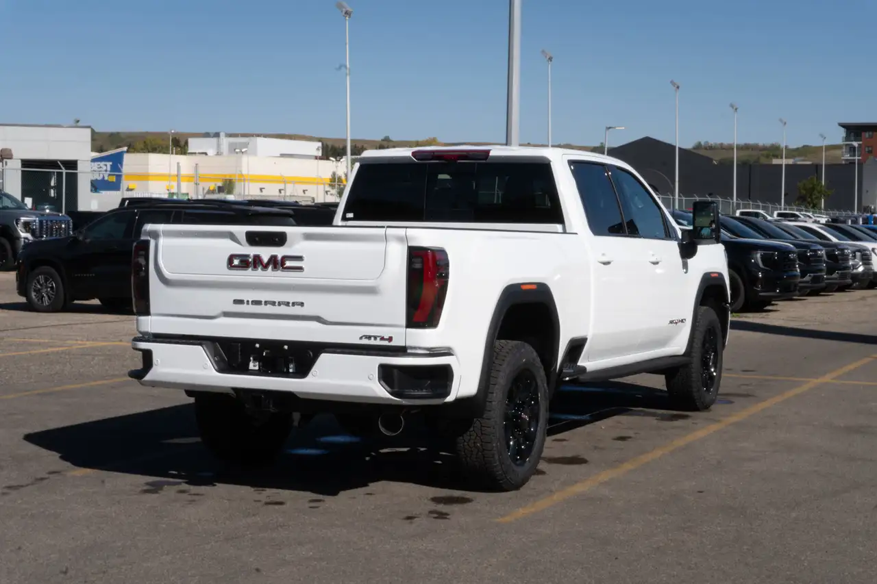 GMC Sierra 3500HD снимка GMC Sierra 3500HD