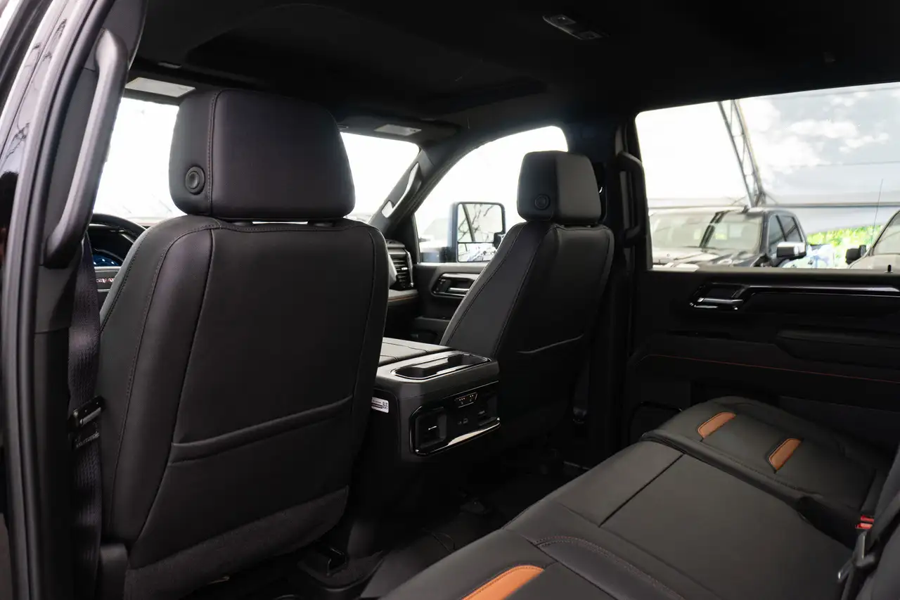 GMC Sierra 3500HD снимка GMC Sierra 3500HD