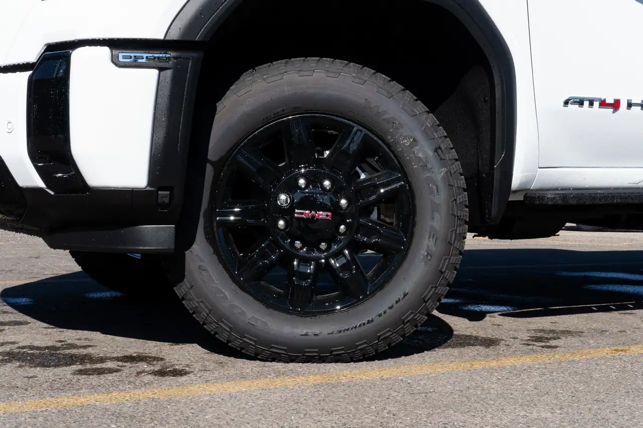 GMC Sierra 3500HD снимка GMC Sierra 3500HD