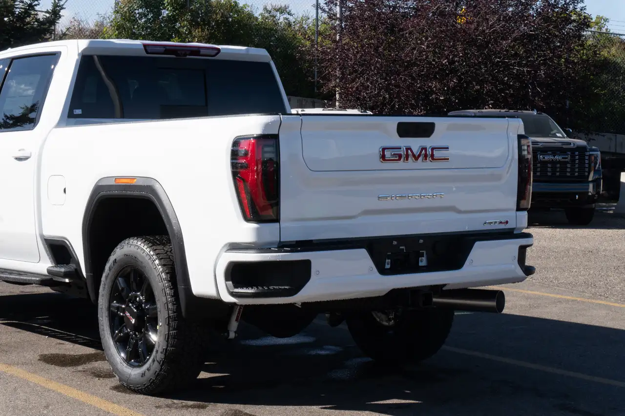 GMC Sierra 3500HD снимка GMC Sierra 3500HD