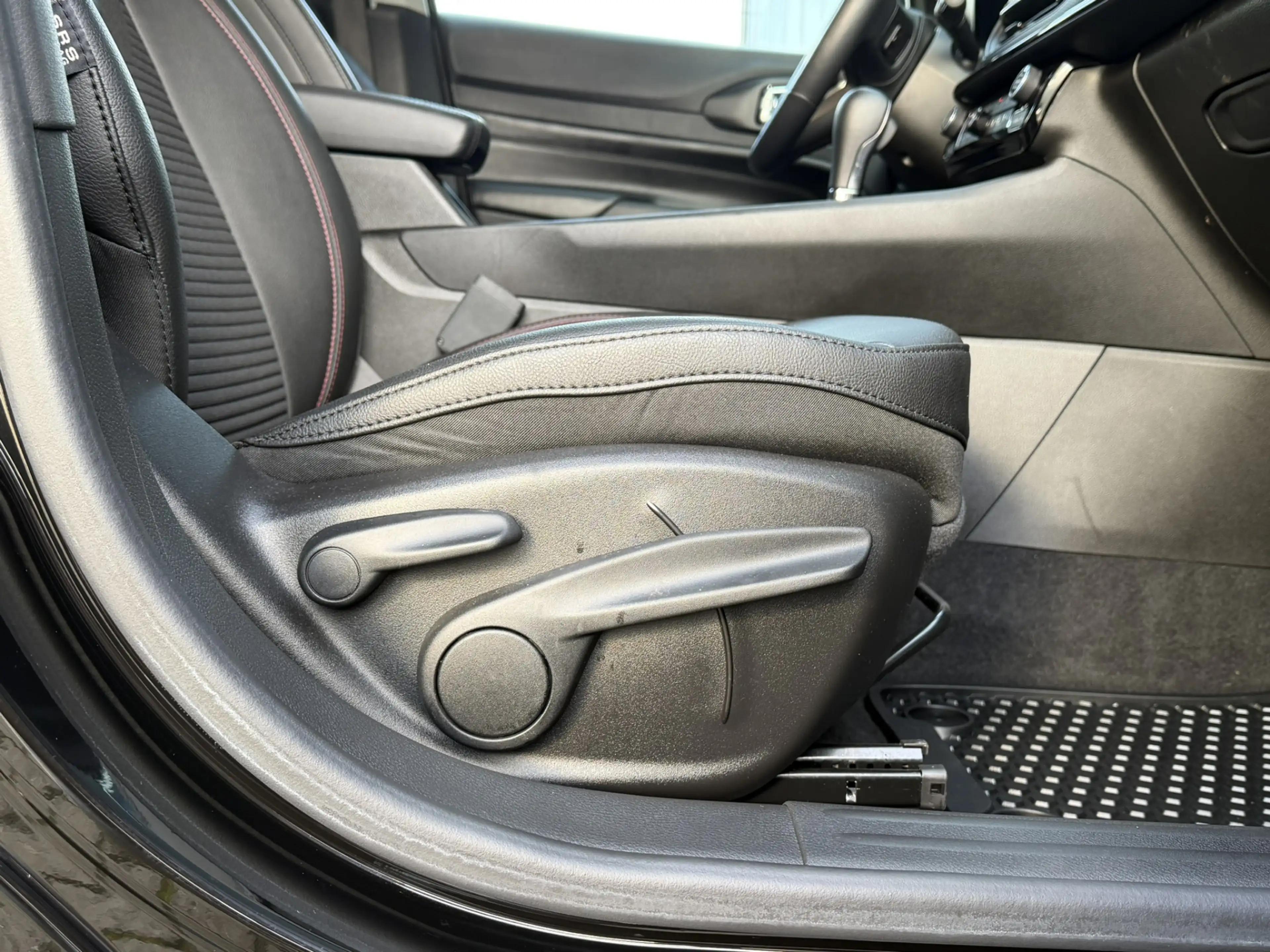Jeep Compass 1.5T e-Hybrid High Altitude | Winter pack | Apple — photo 15