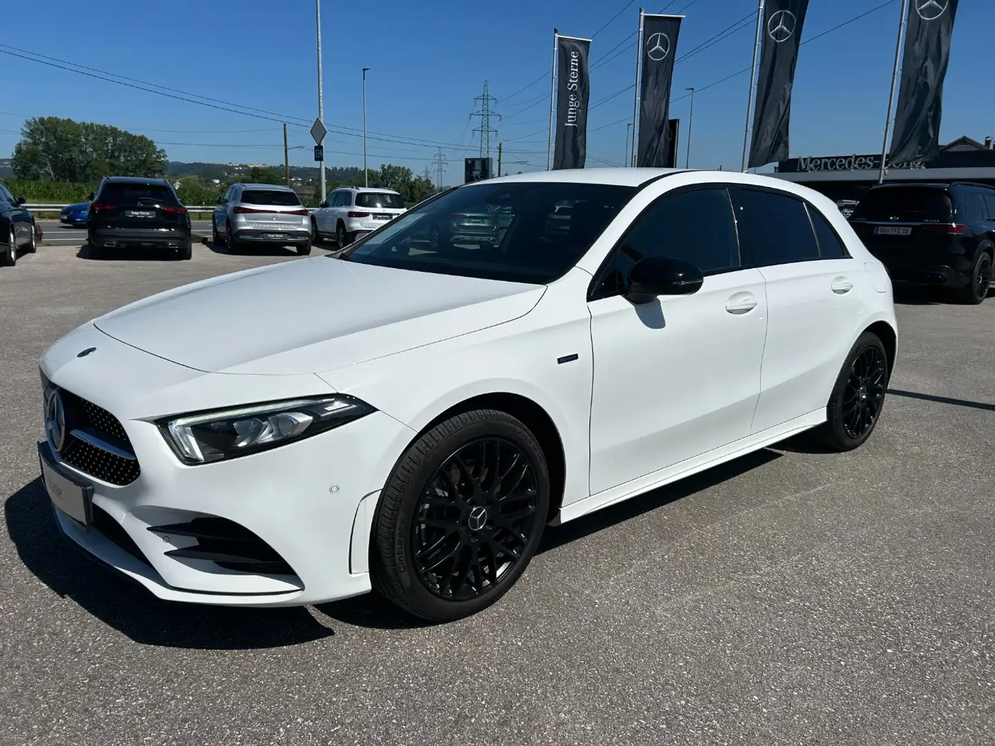 Mercedes-Benz A 250 e Kompaktlimousine AMG Line AMG Night MBUX Wit - 1