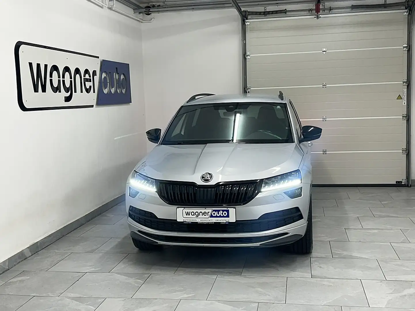 Skoda Karoq 2,0 TDI Sportline DSG Aut.LED/ACC/Navi/el.AHK/R... Silber - 1