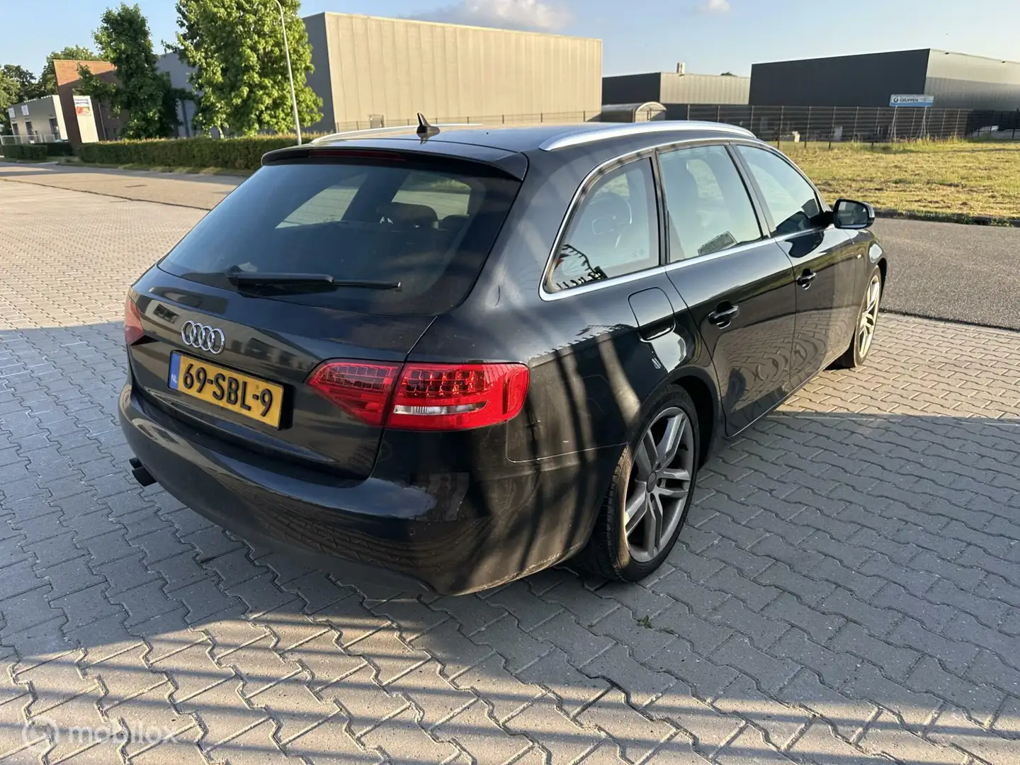 Audi A4 Avant 1.8 TFSI Pro Line S Schwarz - 2