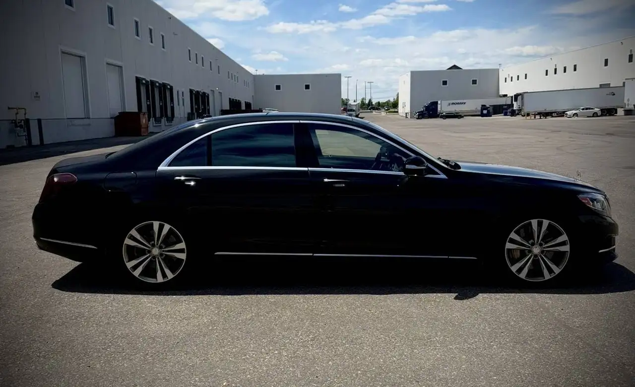 Mercedes-Benz S-Class снимка Mercedes-Benz S-Class