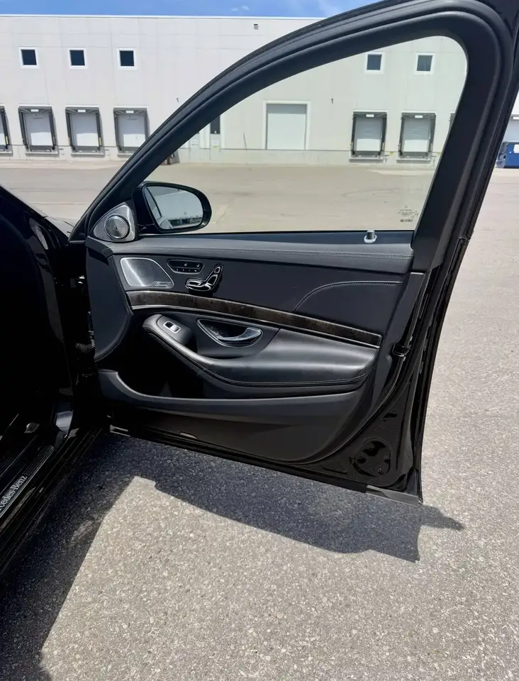 Mercedes-Benz S-Class снимка Mercedes-Benz S-Class