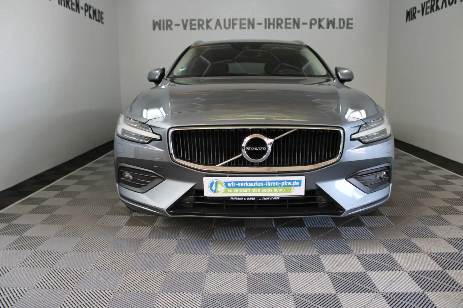 Volvo V60 Kombi 2.0 Momentum ACC RFK TOT SPUR Grigio - 2