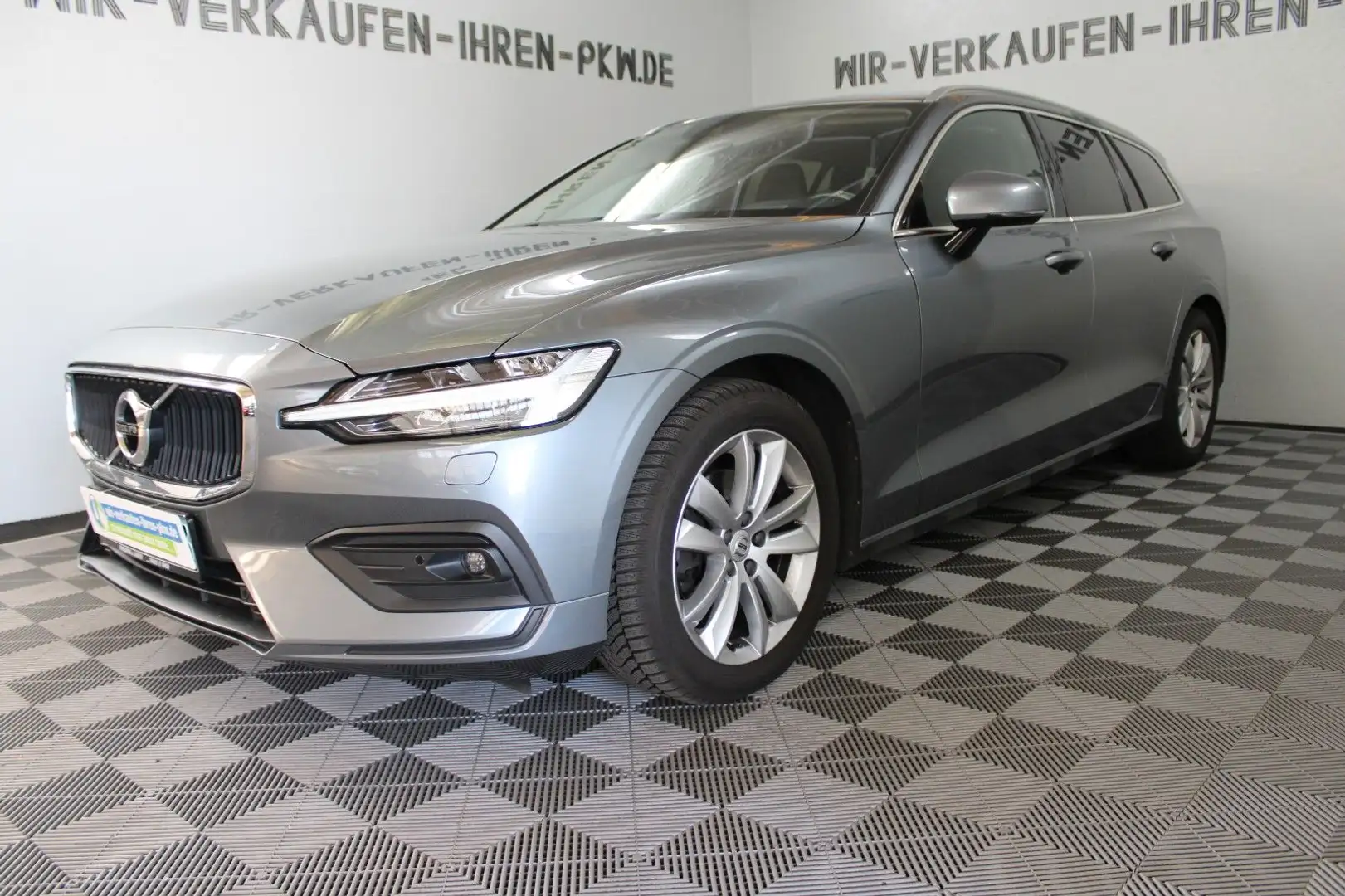 Volvo V60 Kombi 2.0 Momentum ACC RFK TOT SPUR Grigio - 1