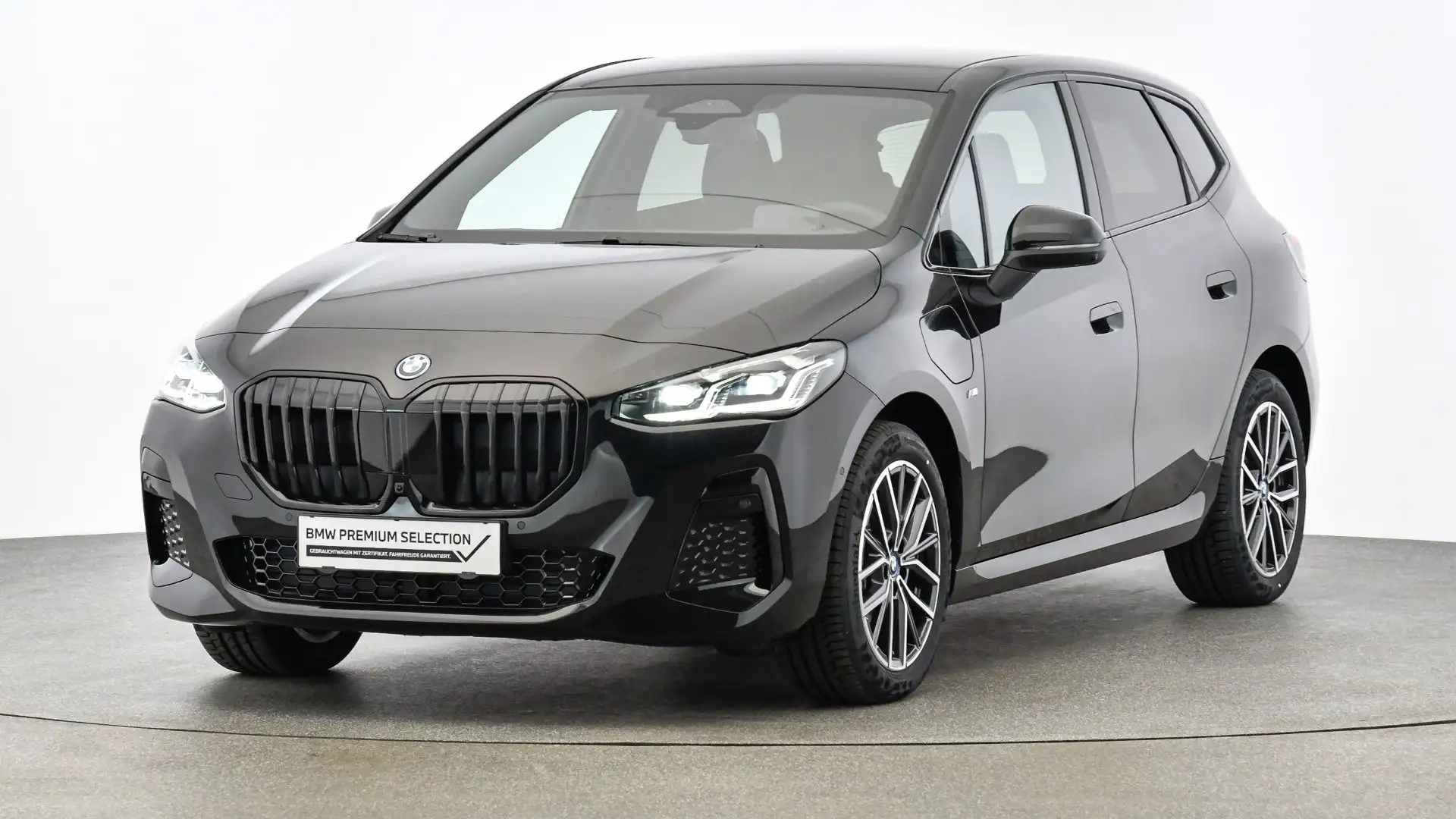 BMW 225 e xDrive M-Sportpaket / AHK Schwarz - 1