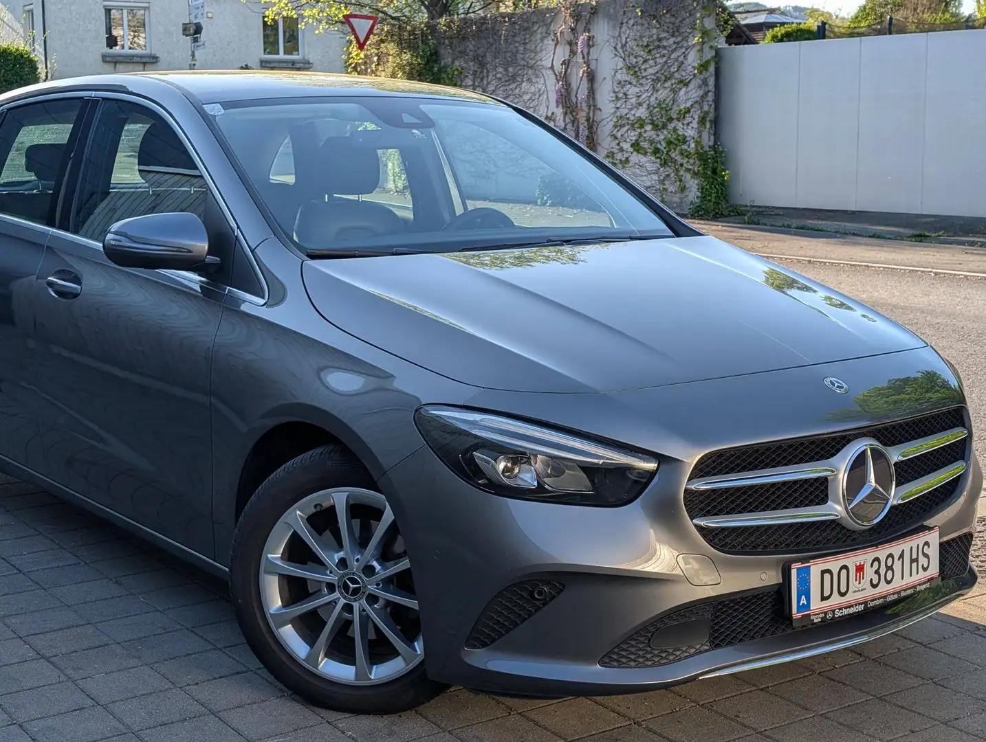 Mercedes-Benz B 180 B 180 BlueEfficiency Aut. Silber - 2