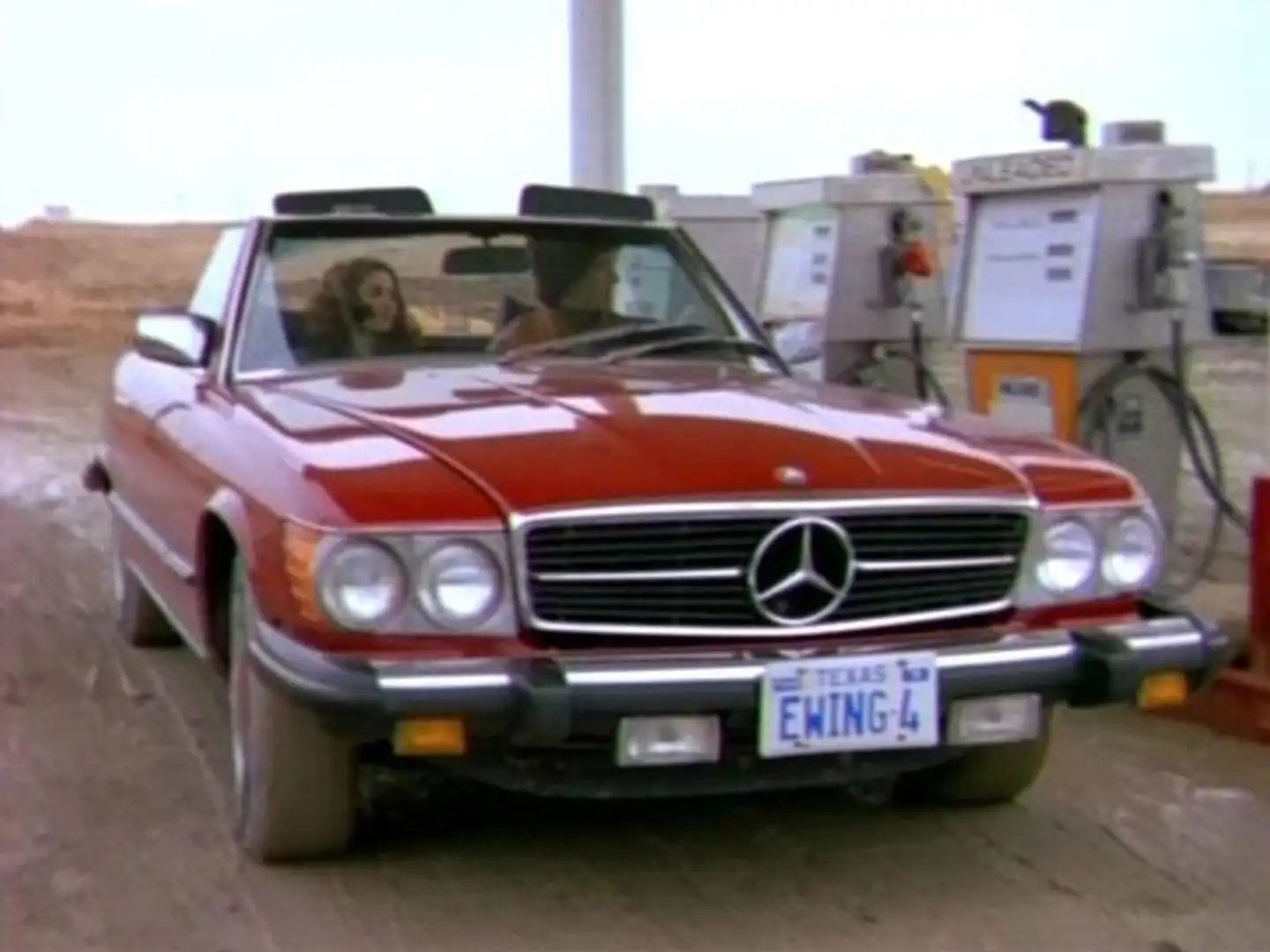 Mercedes-Benz SL 380 R 107 Roadster  Bobby Ewing Look Red - 1