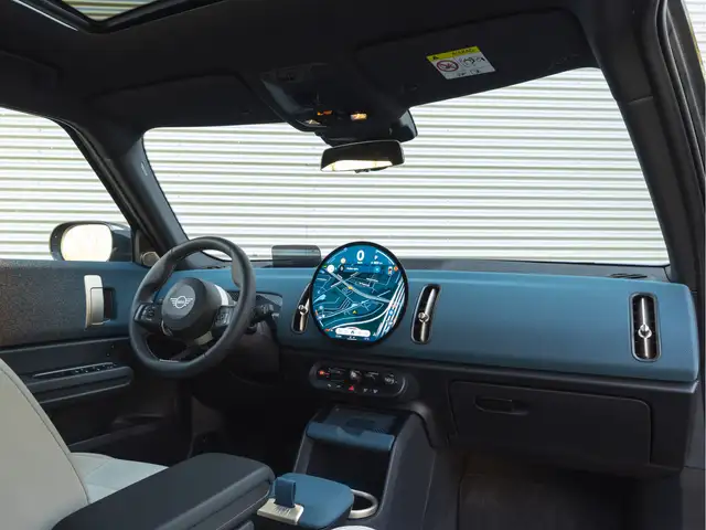 Mini Countryman view 3