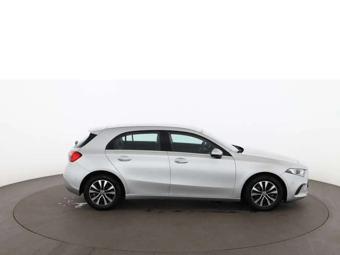 Mercedes-Benz A 180 d Aut LEDER NAVI R-CAM SITZHZG ASSIST TEMP Grau - 2