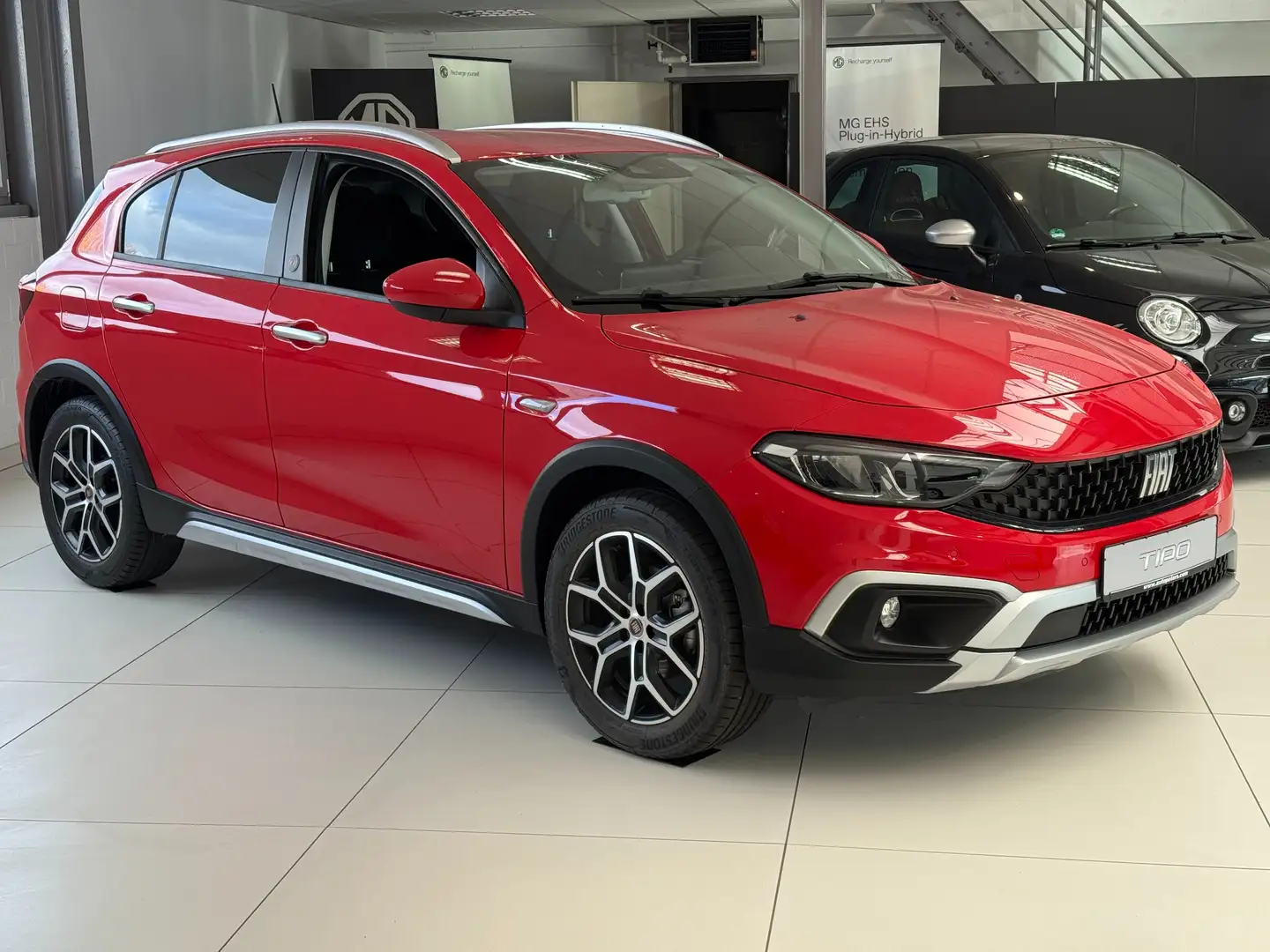 Fiat Tipo Cross RED*Sicherheits-u.Conv.Paket*CarPlay*Kamera Rot - 1