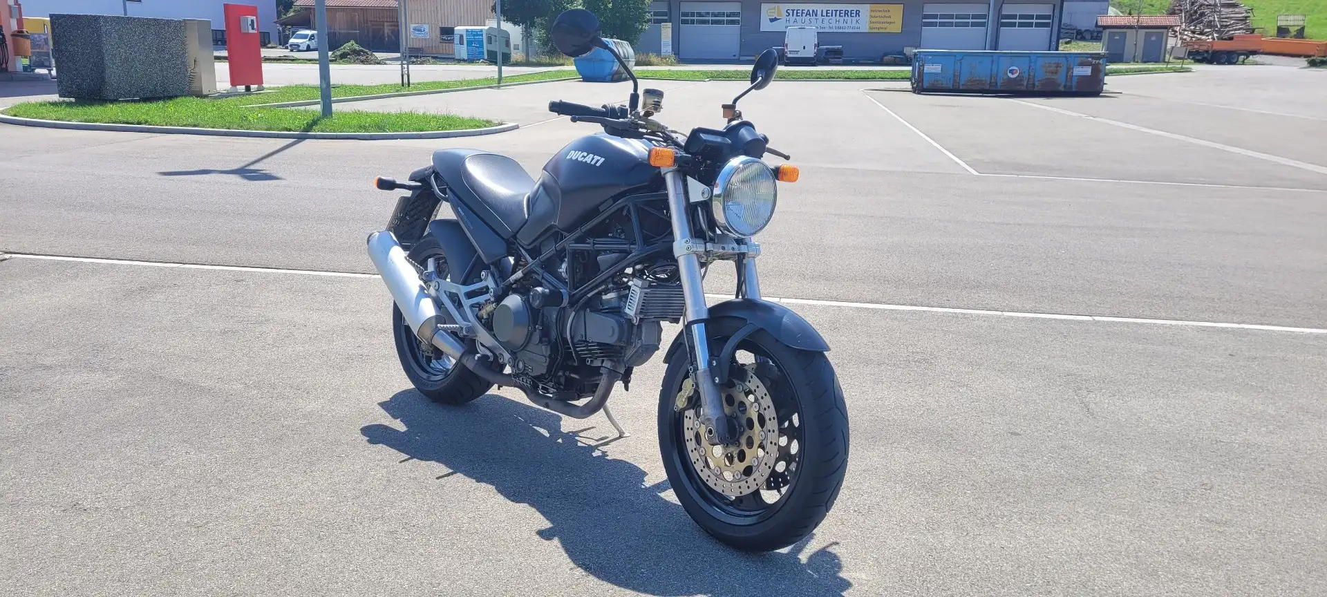 Ducati Monster 900 Noir - 1
