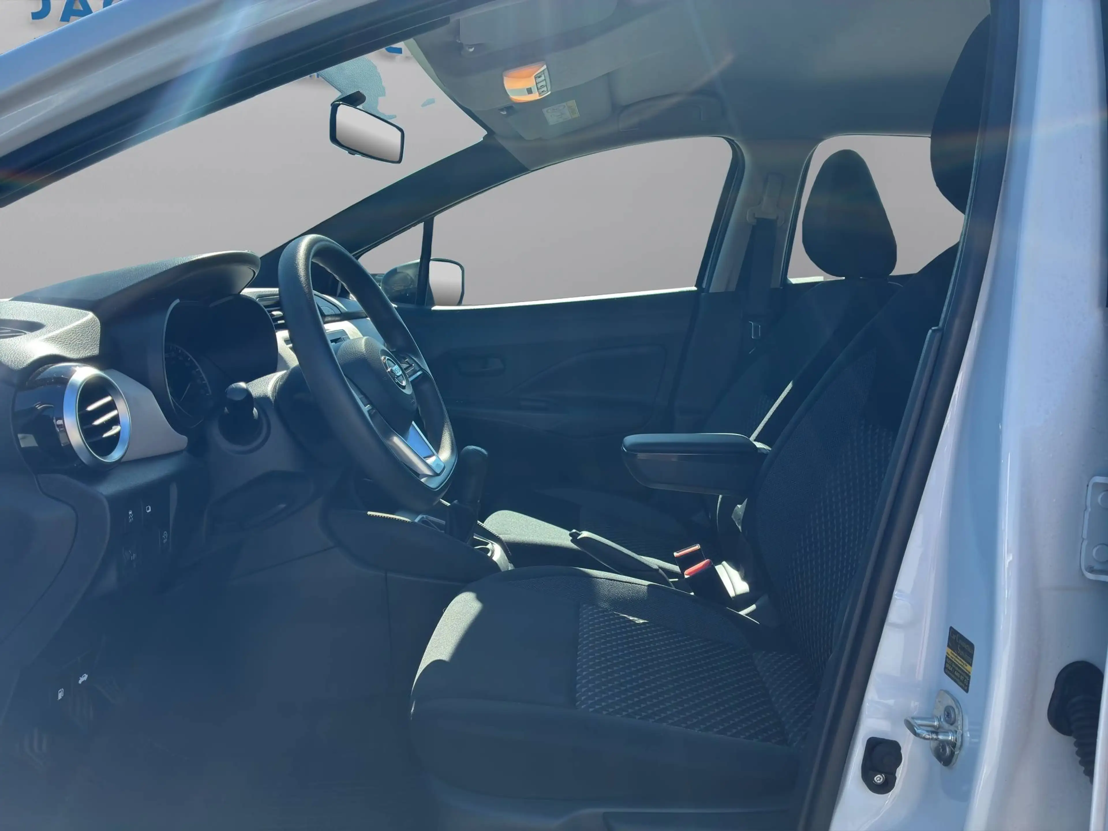 Nissan Micra Visia — photo 11