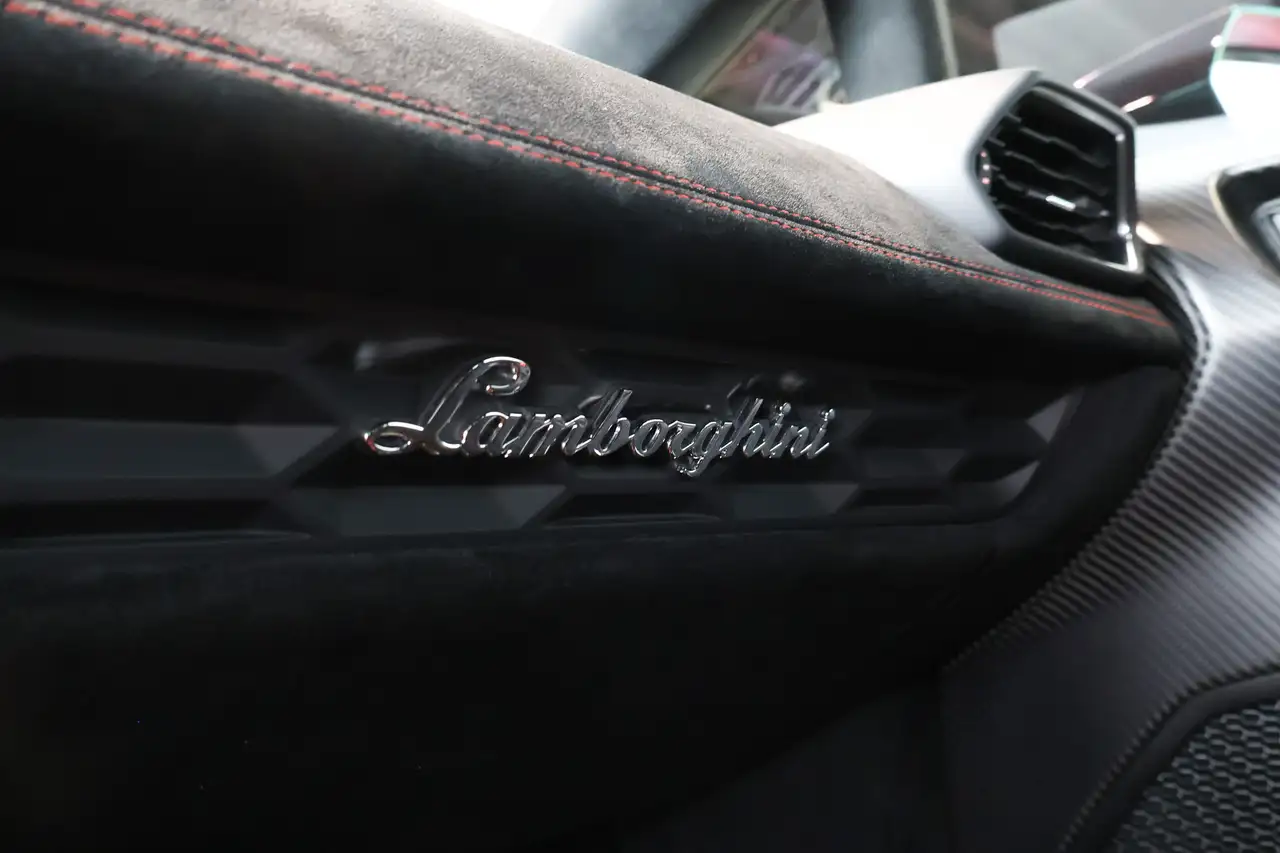 Lamborghini Huracán снимка Lamborghini Huracán